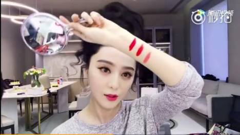 宁静为了变美扎了900针 把第一代美妆博主大S都吓到了