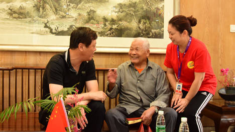 广益养老中心老人今天上午,无锡市梁溪区委副书记,区人大主任邹士辉