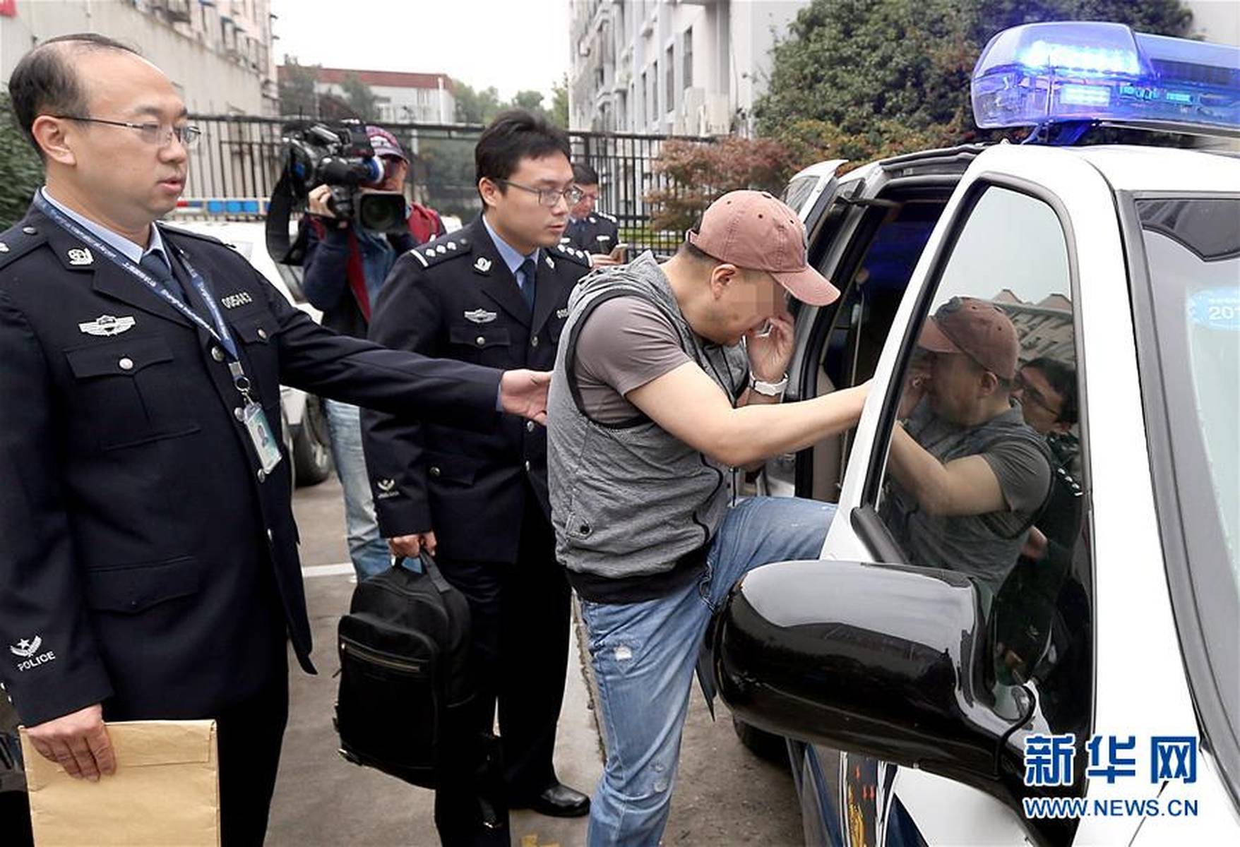中国警方向美国遣返一名美籍逃犯