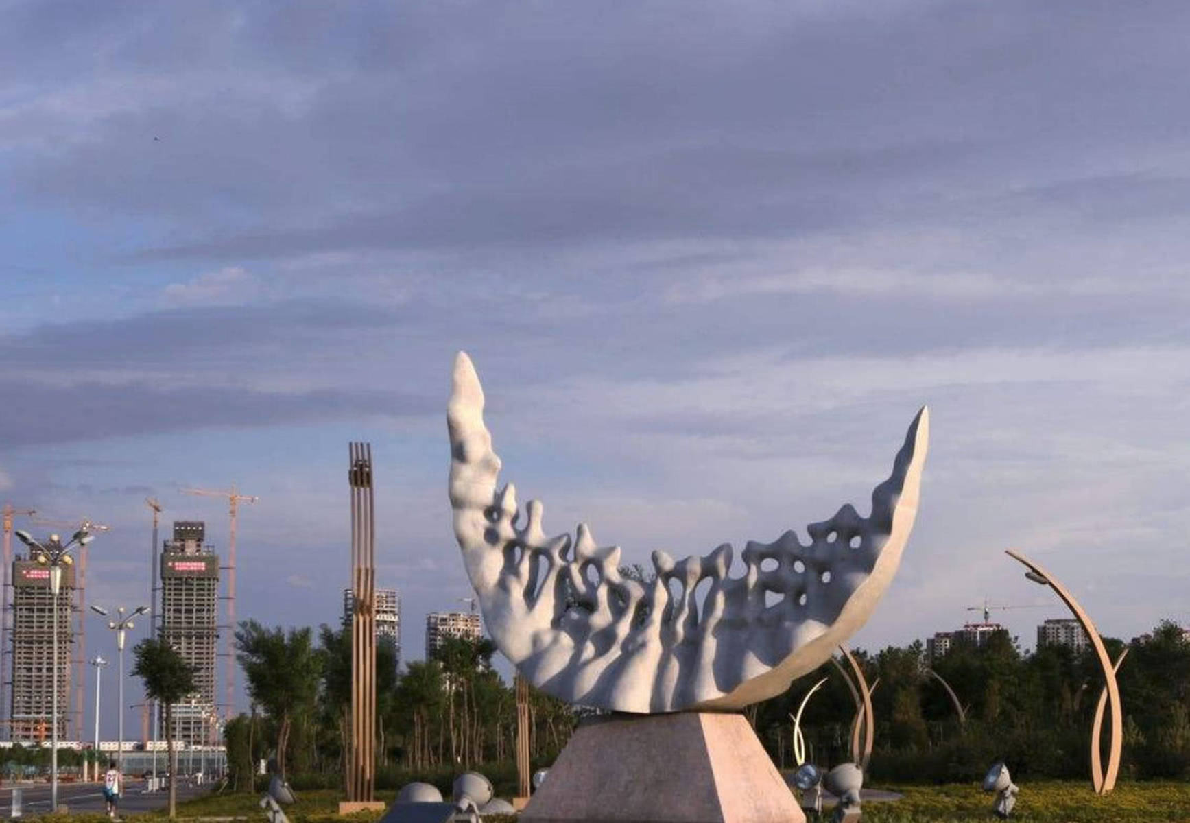 中国又一逆天工程！投资60亿在沙漠建城市，外国网友：简直是奇迹