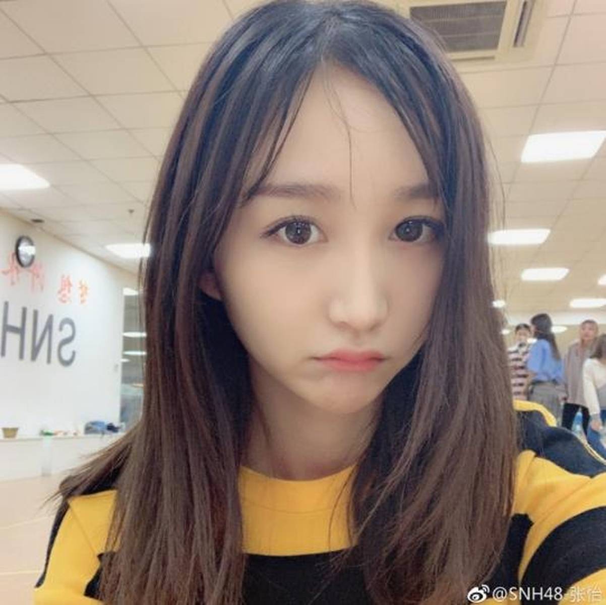 SNH48-张怡晒出大脸自拍照,女神无论怎样都好看