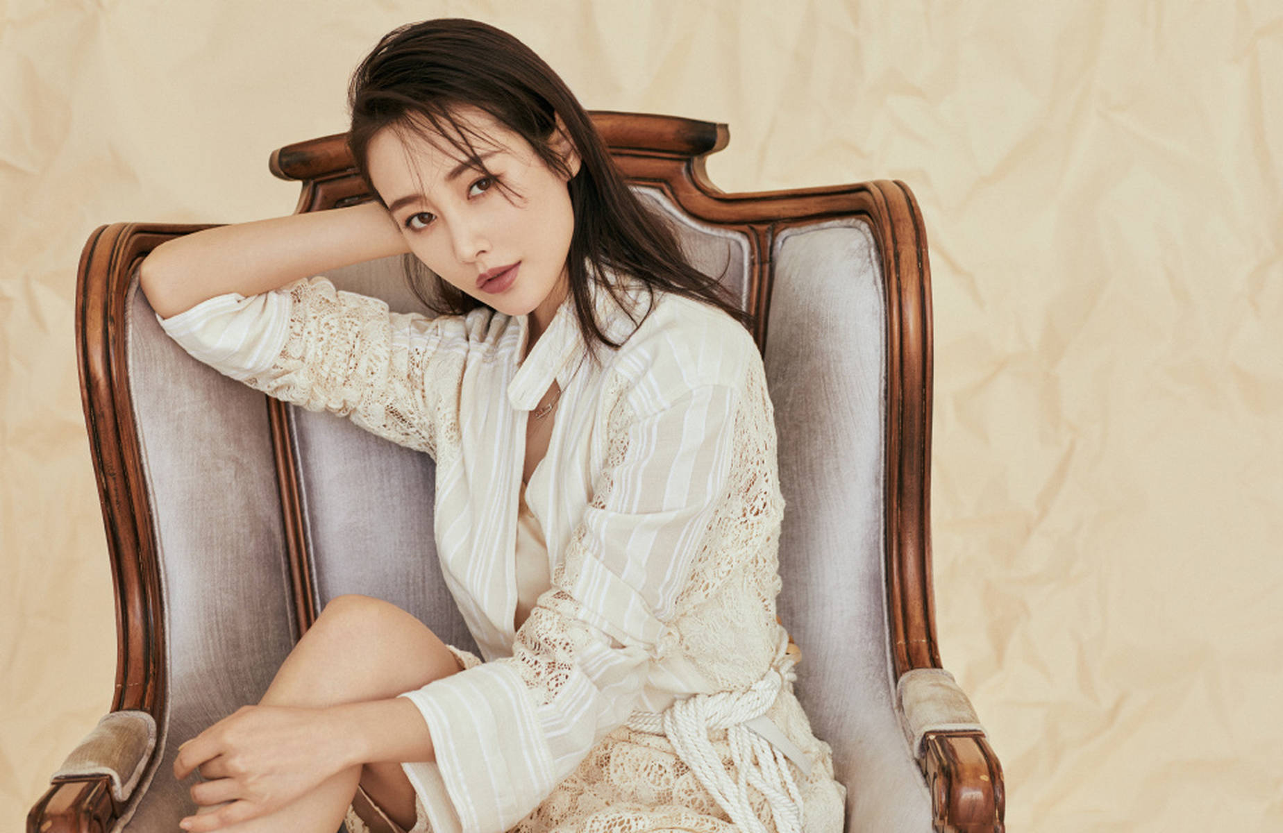 女演员李纯性感优雅时尚写真