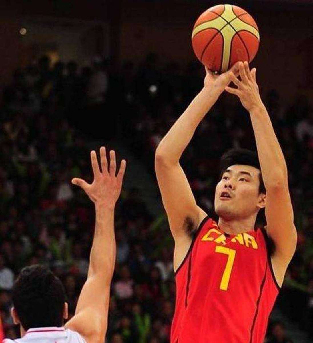 回顾中国男篮高光时刻，王仕鹏绝杀斯洛文尼亚