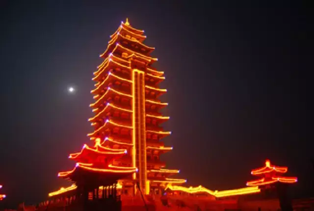 宝相寺夜景图片