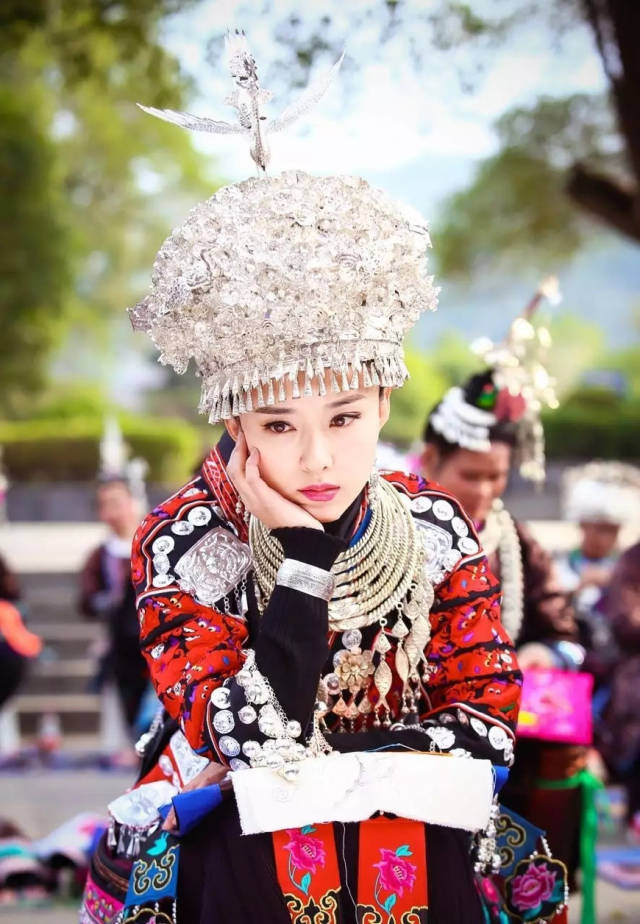 王雨,李芯逸等出演,在贵州黔东南取景的大型电视连续剧《云上绣娘》