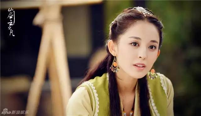 郑爽灵动热巴惊艳,90后小花古装谁最美?