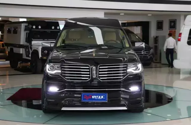 林肯领航员6座豪华商务车价格高?真是陆地空客!