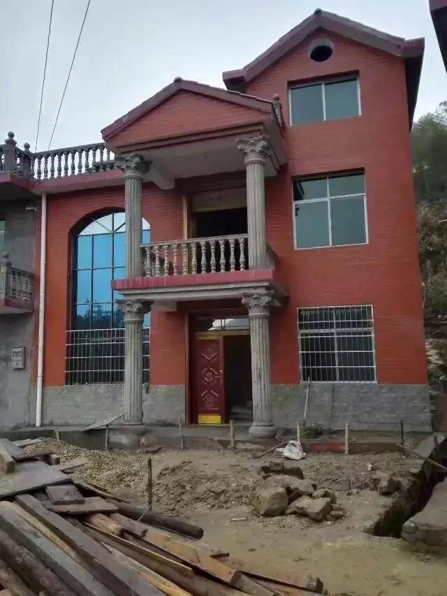 罗马柱刷漆完毕,赞吧?