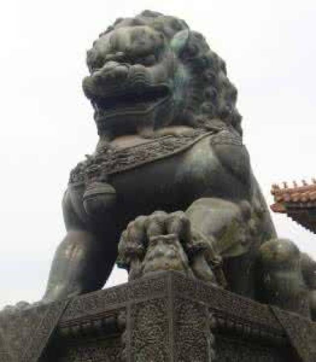 中国古代宅院大门口为什么要放石狮子