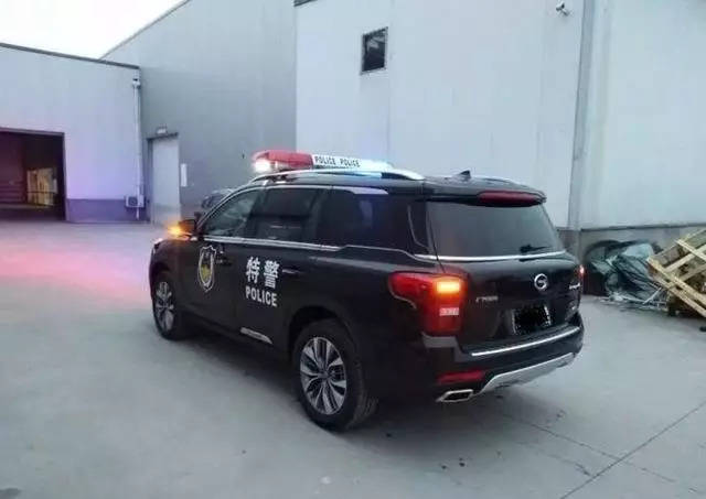 传祺gs8长脸,涂上特警,成为第三款国产警用车型