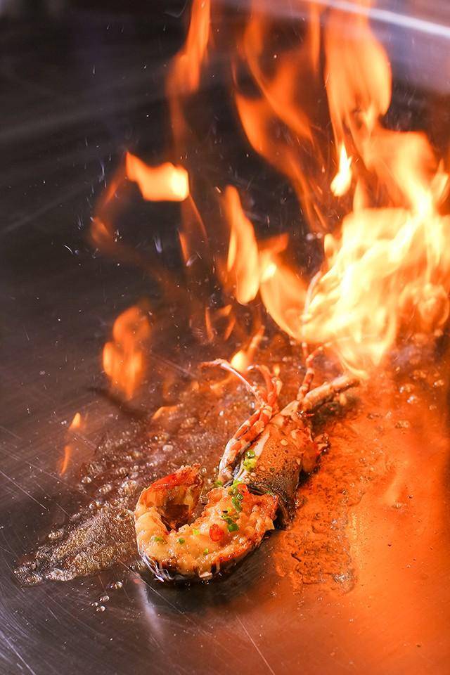 boss龙仔虾 这道龙虾仔的制作也不输火焰玻璃片了~还没吃到,鲜香的