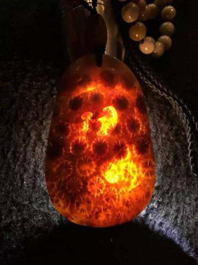 用照玉石手电筒怎么看玉石的真假