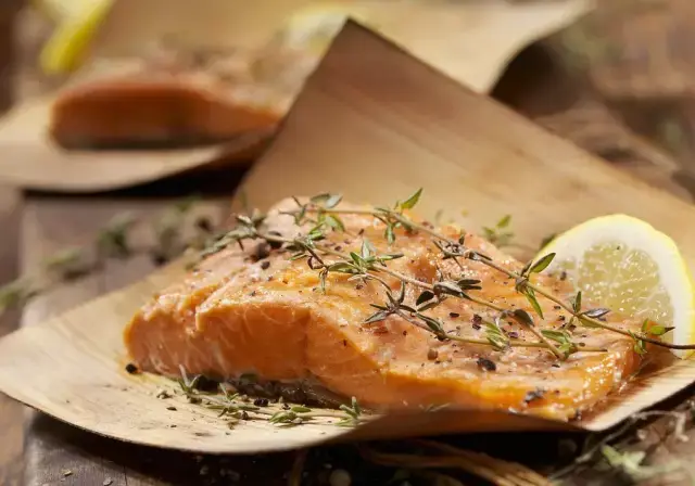 跟着小邦 带你去品尝芬兰本土的 传统美食吧~ 芬兰人料理三文鱼的方式