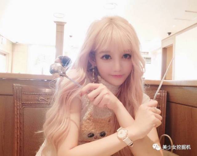 龙心少女承认过自己整形,刚开始从路人变成了蛇