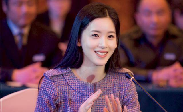 章泽天:我不是刘强东的花瓶_手机搜狐网