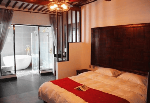 风过花开,雨来润草. 浮华三千,只做自己. 2017年,香舍~正式落成!