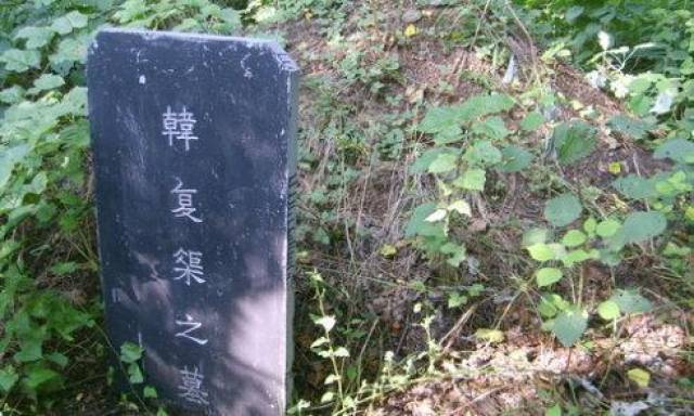 话说某省长喜欢微服私访,近距离观察官员们的表现和老百姓的生活状态.