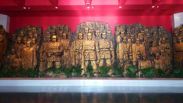 抗战群英浮雕哀沈阳作者马君武:著名教育家.