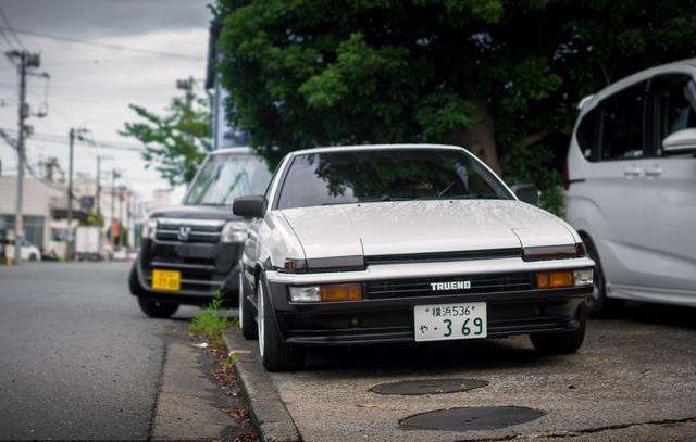 路遇35年的豐田ae86如此老車保存完好羨煞國人