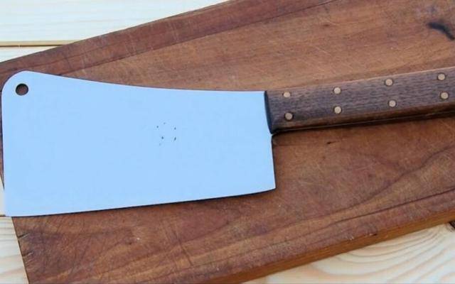 只要开刃的刀,无论是菜刀还是什么别的冷兵器,都自带煞气,对鬼魂邪物