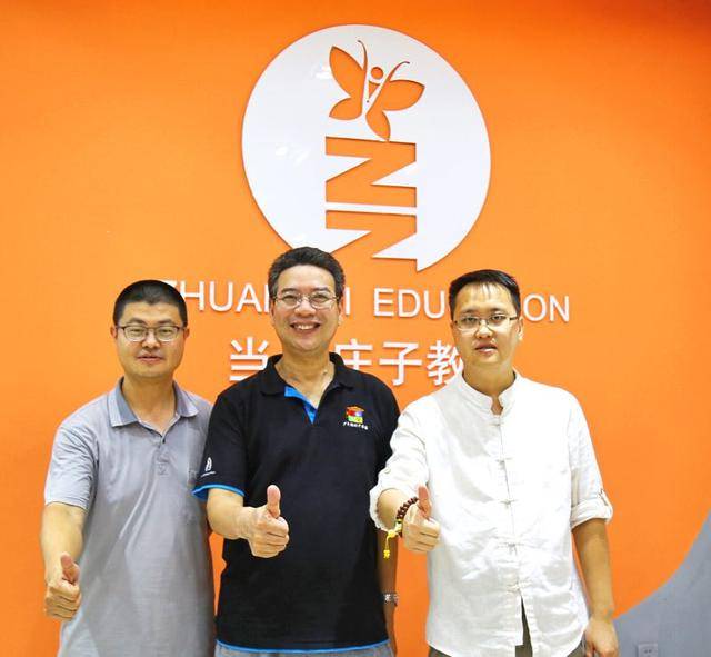 来自香港的庄荣辉先生,是中国关工委教育中心全国社区关爱教育专家