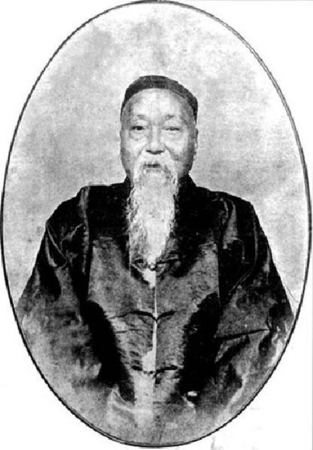 不过,齐白石的诗文老师仅有三个,有胡沁园,陈少蕃,另一位就是曾经培养