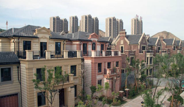 同时,麦积区一行在实地考察保利金香槟,保利理想城,保利领秀山等项目