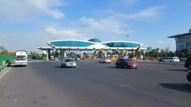 昆玉高速公路主线鸣泉收费站及广卫,王家营 呈贡,吴家营,联大,马金铺