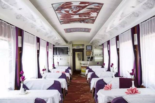 y667/668次"敦煌号"品牌列车开行三年来,针对南北旅客不同口味,推出"