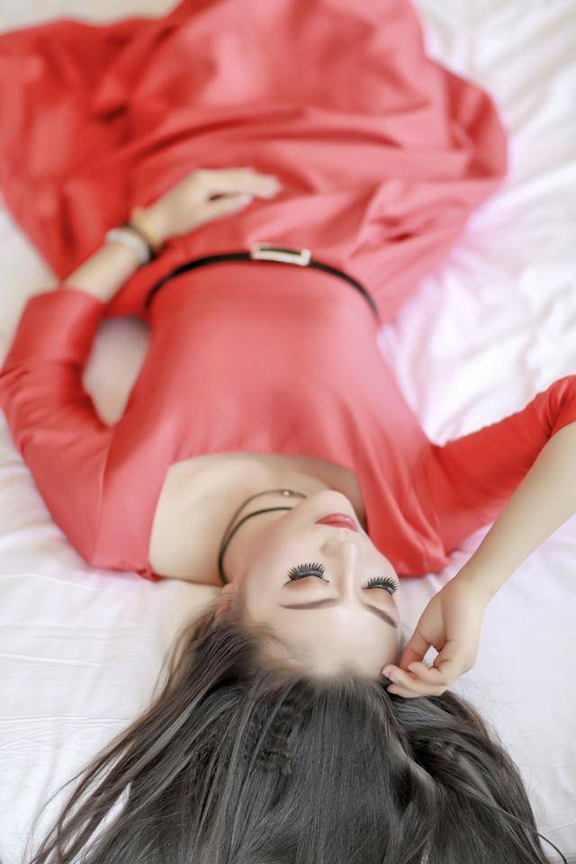 高翊菲再创爱国歌《爱上兵哥哥》首发 传递正能量