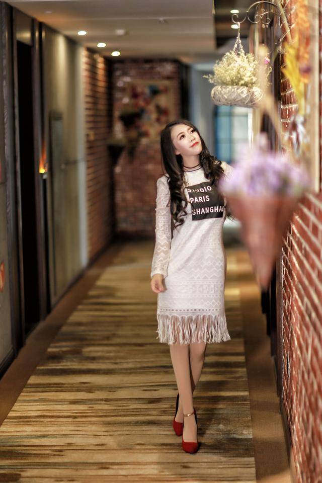 高翊菲再创爱国歌《爱上兵哥哥》首发 传递正能量