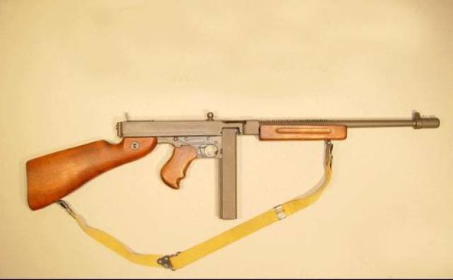 汤姆逊m1928a1冲锋枪图片