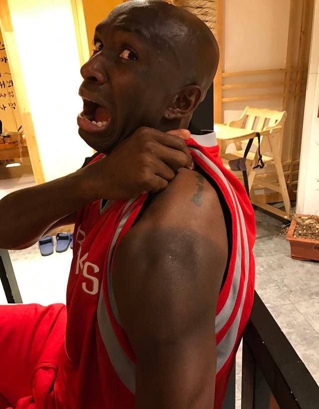 连非洲黑朋友也不放过:空调好,谁用谁知道!