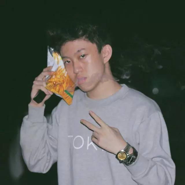 今天介绍的rapper主角就来自印尼雅加达的亚洲人,艺名rich chigga.