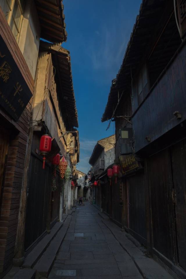 从104座桥,122条弄堂开始,玩转这座千年古镇!