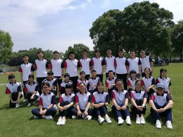 上海校服全国第一丑?这个锅我们到底背不背!