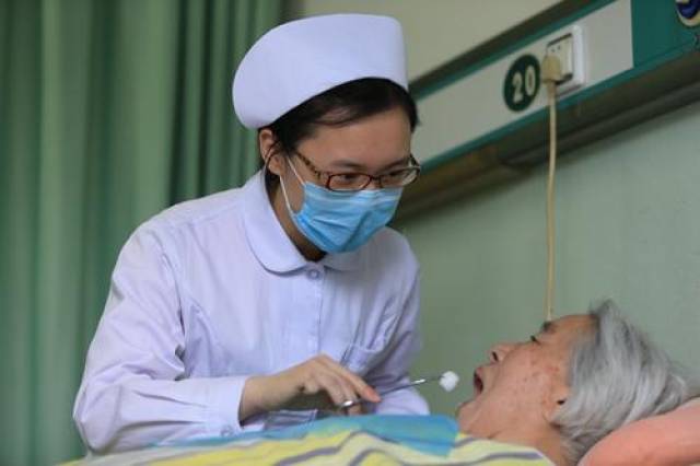 02%呋喃西林溶液:清洁口腔,广谱抗 7)0.
