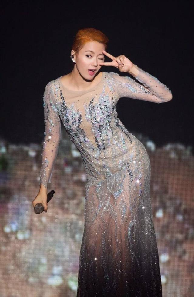 梁咏琪 模特身材秀美腿 穿上透视装隐约可见