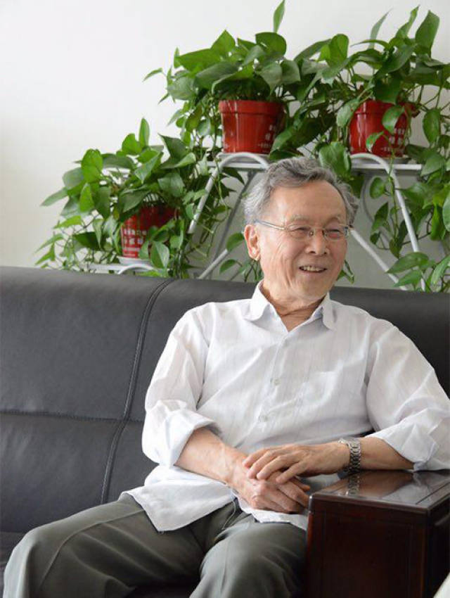 东大退休九旬老教授手写"一看就懂"的高数书