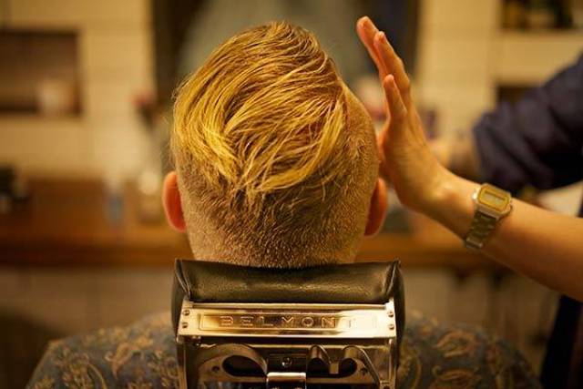 有正宗美式油头、美女发型师,却只给男士剃头