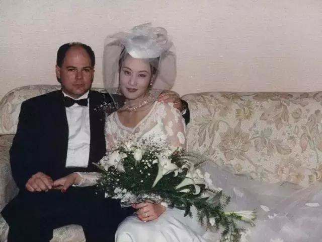 婚后邬君梅幻想着自己要生11个孩子,她结婚的时候30岁,当时拼事业经常