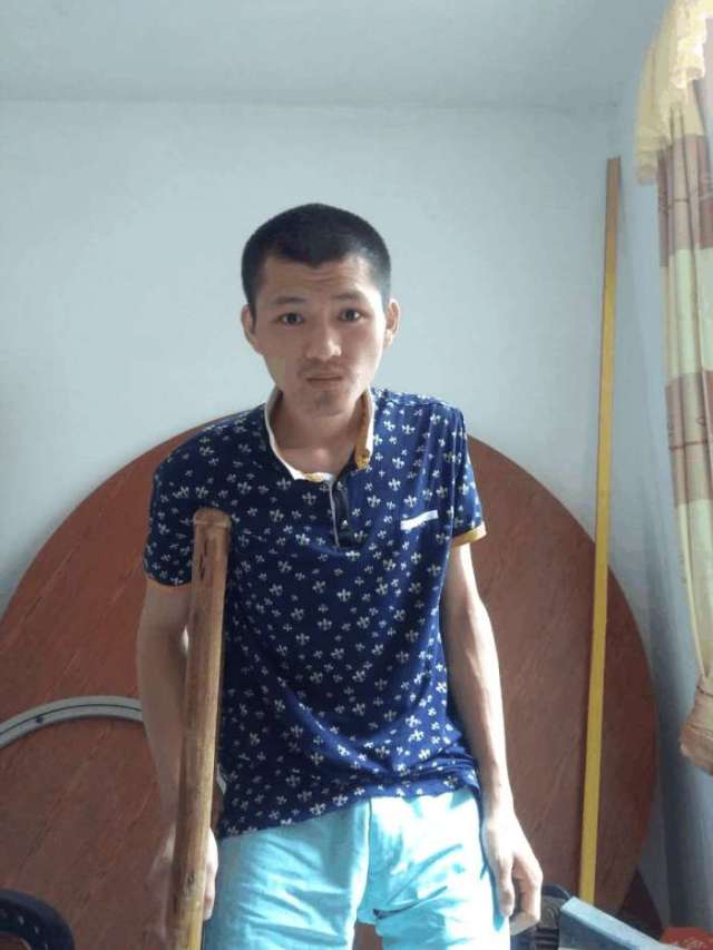 谈博士说,强直性脊柱炎是一种慢性进行性疾病,主要侵犯骶髂关节,并可