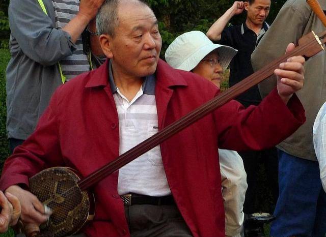 公园里玩琴棋书画的老年人,都是夕阳下的诗和远方