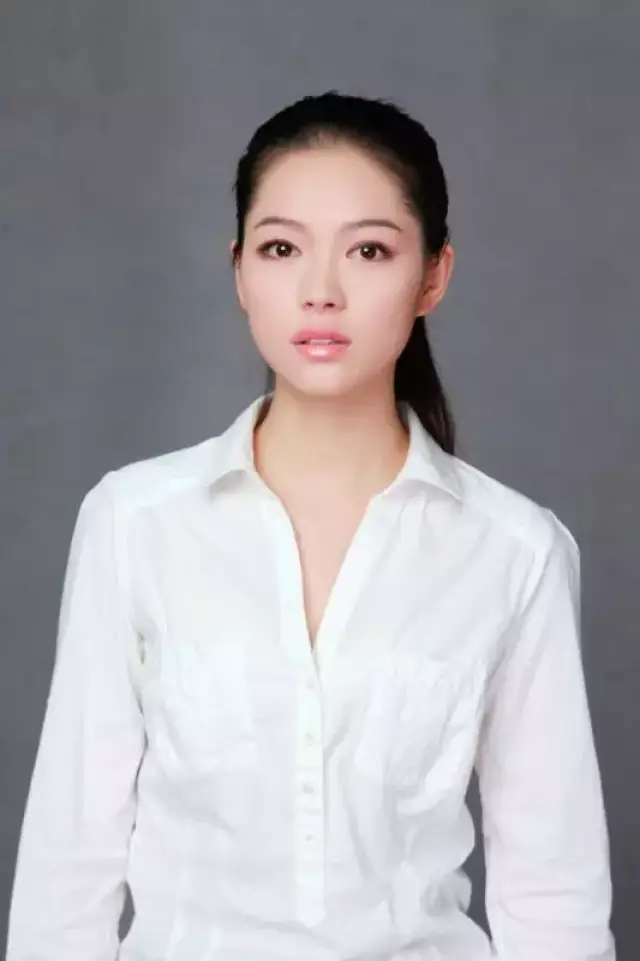 姬晴 饰演 裘丽琳