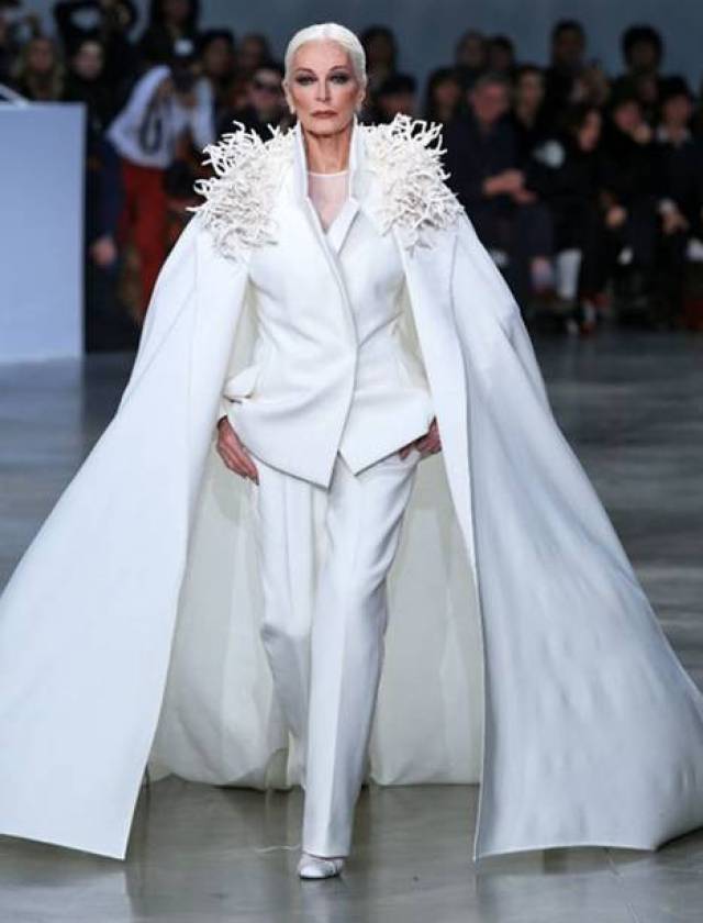 86岁超模卡门活成时尚小姑凉 女人的年龄只是数字