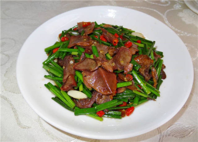 猪舌可以这样吃: 是不是有很多人嫌弃猪舌头啊?