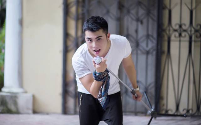 情歌王子,发展史,艺圈人签约艺人—梁国荣