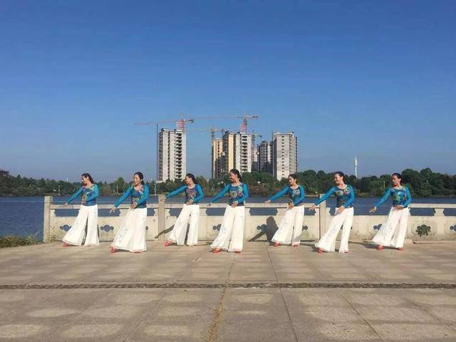 魏新雨歌曲《最美的情缘》走红 成广场舞新宠