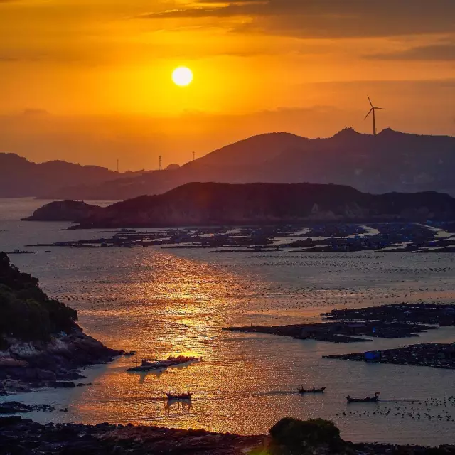 這個海島漁村,如海上的世外桃源般,美的一塌糊塗