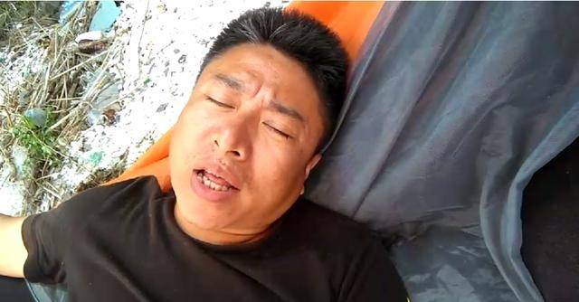 中国版贝尔带你去冒险!主播荒岛上绝地求生险